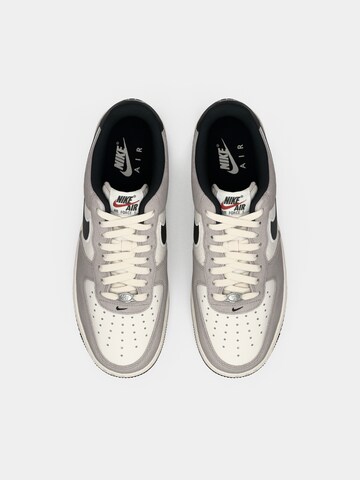 Baskets basses 'AIR FORCE 1 '07 LV8' Nike Sportswear en gris