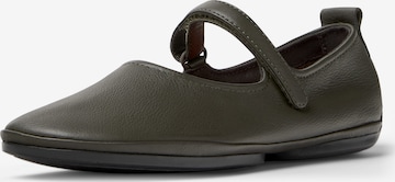 Ballerina con cinturino 'Right Nina' di CAMPER in verde: frontale