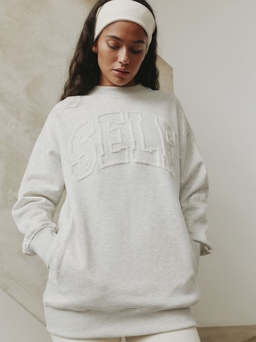 self. Sweatshirt in Grau: Vorderseite