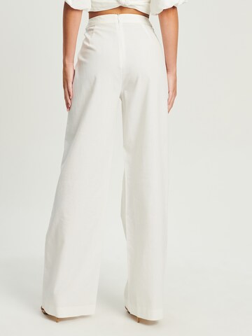 Tussah Regular Pleat-front trousers 'DREW' in White: back
