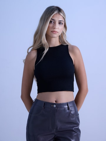 ABOUT YOU x irinassw Top 'Cara' in Black: front