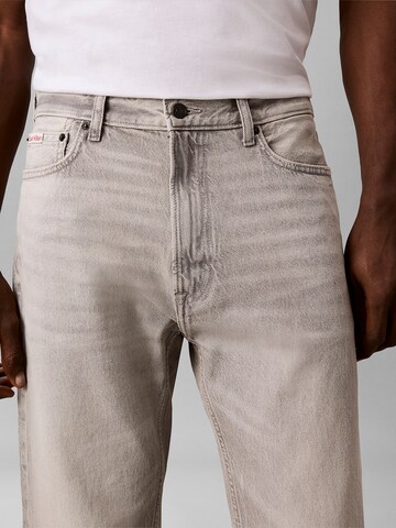 Calvin Klein Jeans Loosefit Jeans in Grau