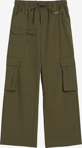 Bershka Cargo Pants in Green: front