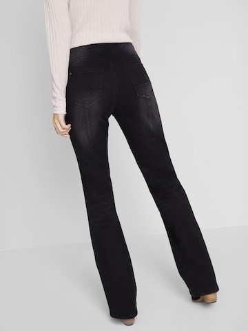 bonprix Bootcut Jeans in Zwart