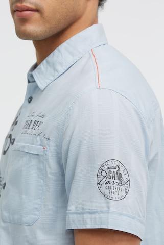 CAMP DAVID Regular Fit Kurzarmhemd mit Webstruktur und Logo Prints in Blau