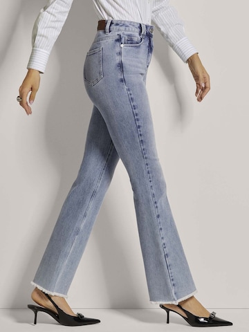 MADELEINE Flared Jeans in Blauw