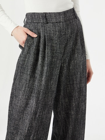 Wide leg Pantaloni con piega frontale di s.Oliver BLACK LABEL in grigio