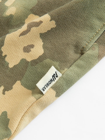 Largi Pantaloni de la NoWear pe verde