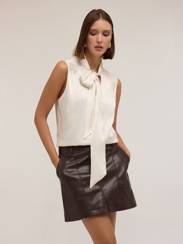 MOTIVI Blouse in White