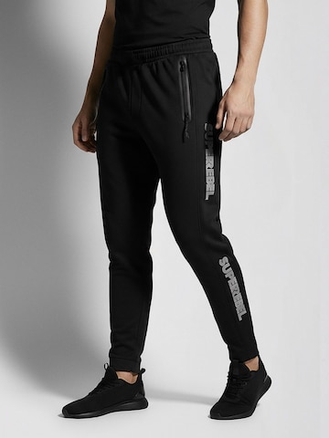 Slimfit Pantaloni 'Jeff' di SUPERREBEL® GEAR in nero: frontale