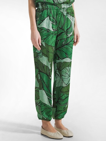 DEHA Tapered Broek in Groen: voorkant