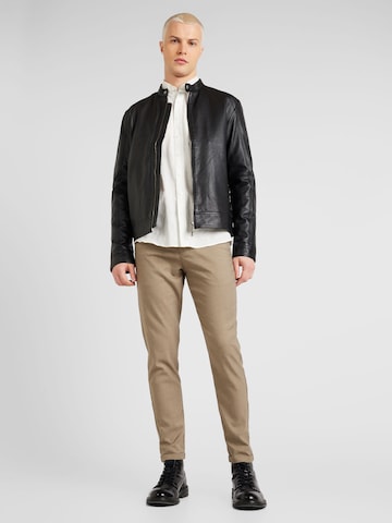 Coupe slim Pantalon chino Lindbergh en beige