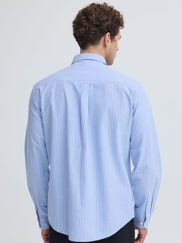 Casual Friday - Comfort Fit Camisa ' CFJaevon Seersucker ' em azul