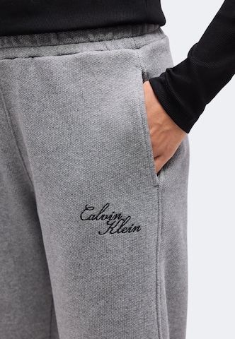Largi Pantaloni de la Calvin Klein Jeans pe gri