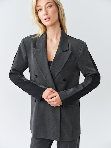 Blazer di MB by Marta Buzolic in grigio