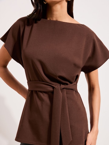 Friends Like These Тениска в кафяво