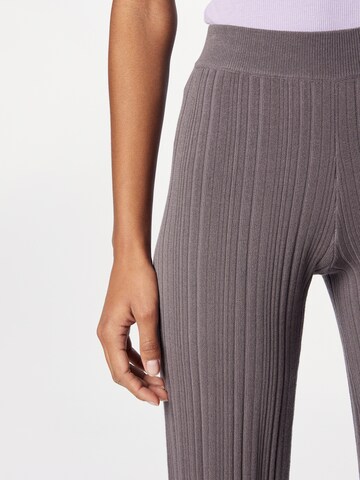 NA-KD - regular Pantalón en gris