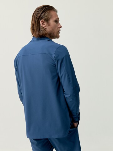 Born Living Yoga Regular fit Athletic Button Up Shirt 'Chubut' in Blue