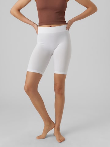 VERO MODA Skinny Shorts 'JACKIE' in Weiß