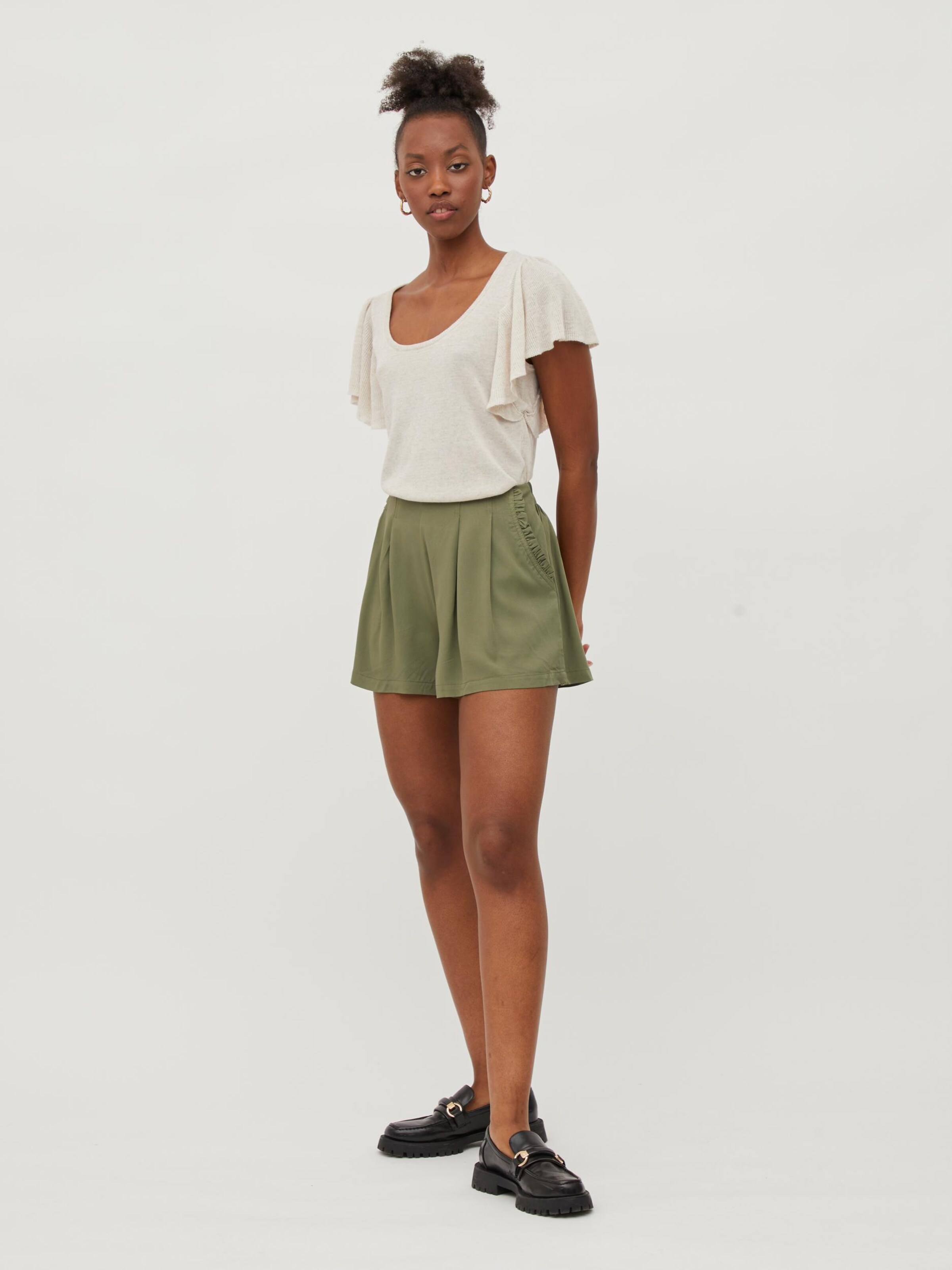 Frauen Hosen VILA Shorts 'Sedona' in Oliv - XF98190 Frauen Hosen VILA Shorts 'Sedona' in Oliv - XF98190
