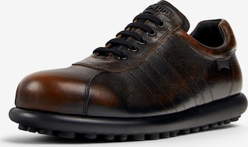 Baskets basses CAMPER en marron : devant