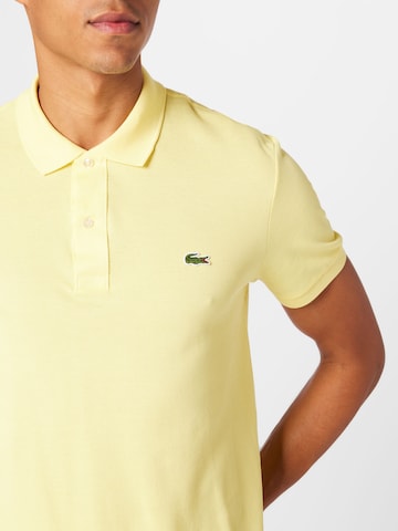 LACOSTE Slim fit Μπλουζάκι σε κίτρινο