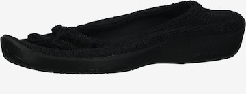 Arcopedico Classic Flats in Black: front