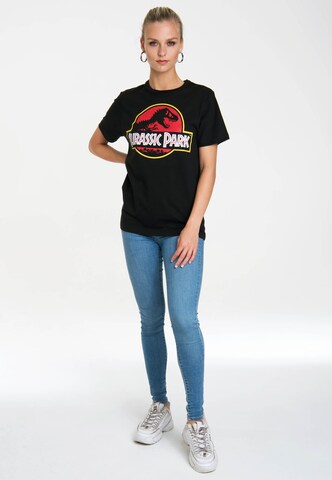 LOGOSHIRT Shirt 'Jurassic Park Logo' in Zwart