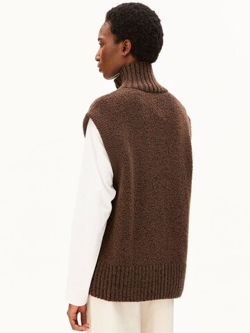 ARMEDANGELS Gebreid vest in Bruin