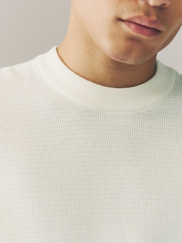 Tricou de la Next pe alb