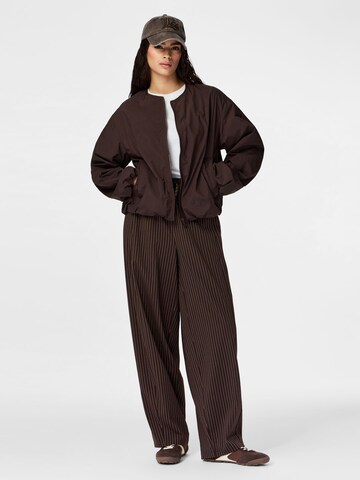 Veste mi-saison 'PCMilly' PIECES en marron