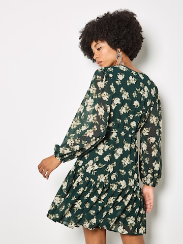 Abito di Apricot in verde