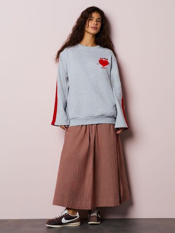 Sweat-shirt 'Valentines Paris' Next en gris