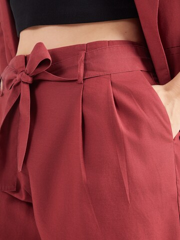 ONLY Carmakoma - regular Pantalón plisado 'CARISOLA' en rojo