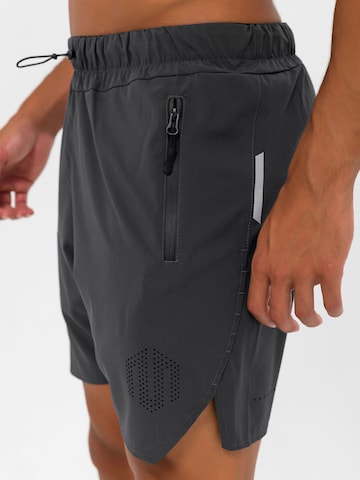 Regular Pantalon de sport 'HIGH PERFORMANCE' MOROTAI en gris