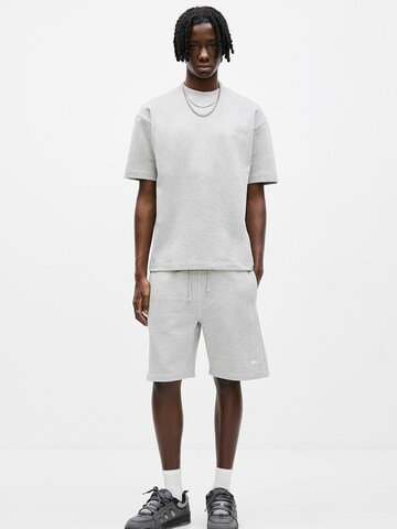 Pull&Bear Regular Trousers in Grey: front