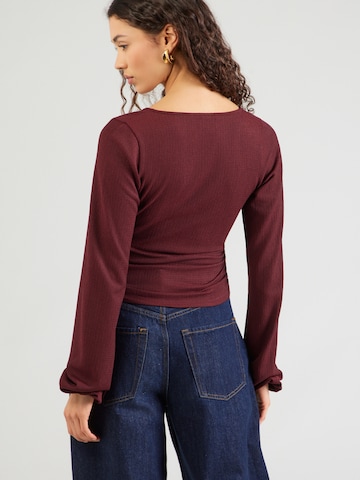 Tricou 'Janina' de la ABOUT YOU pe roșu