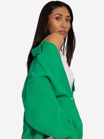 SASSYCLASSY - Blusa en verde: frente