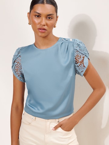 Lipsy Bluse in Blau: Vorderseite