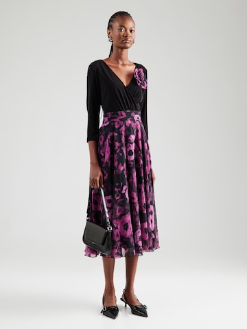 Rochie de la APART pe negru