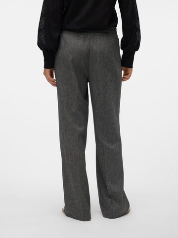 VERO MODA Baggy Trousers 'anni' in Grey
