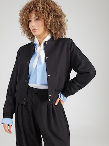 ONLY Carmakoma - Chaqueta de entretiempo 'CARPOPTRASH' en negro: frente