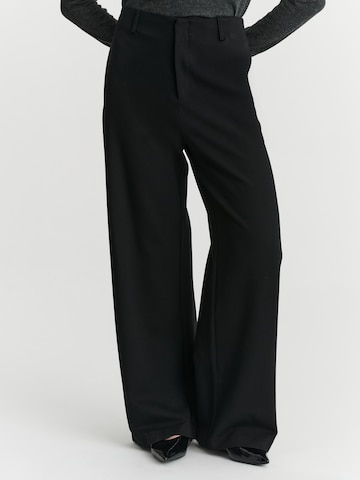 TATUUM - Loosefit Pantalón 'Sereneke' en negro: frente