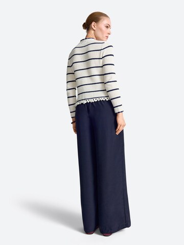 Rich & Royal Kardigan w kolorze biały