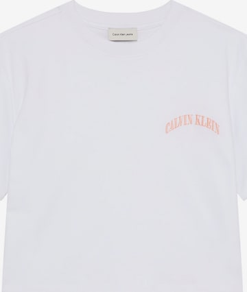 T-shirt 'Boxy' Calvin Klein Jeans en blanc : devant