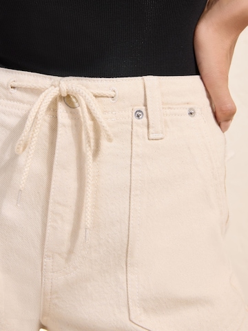 Regular Jean Friends Like These en beige