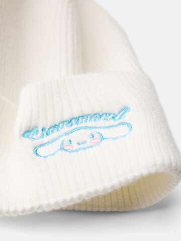 Bershka Beanie in White