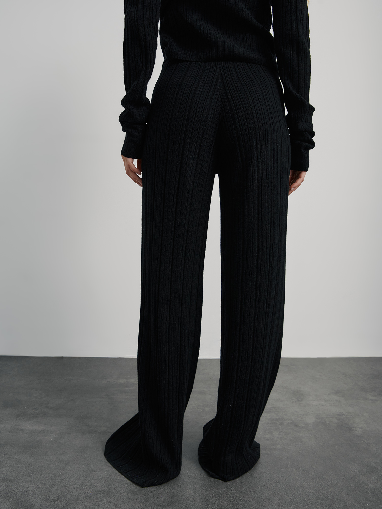 Odzież XYWNN  x Marie von Behrens Spodnie Paige w kolorze Czarnym 