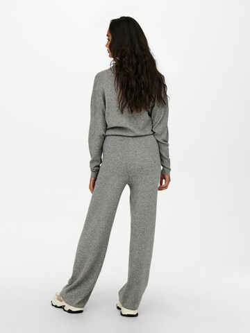 ONLY - Pierna ancha Pantalón 'Kamma' en gris