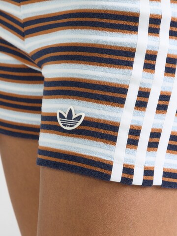 ADIDAS ORIGINALS Slimfit Housut värissä sininen
